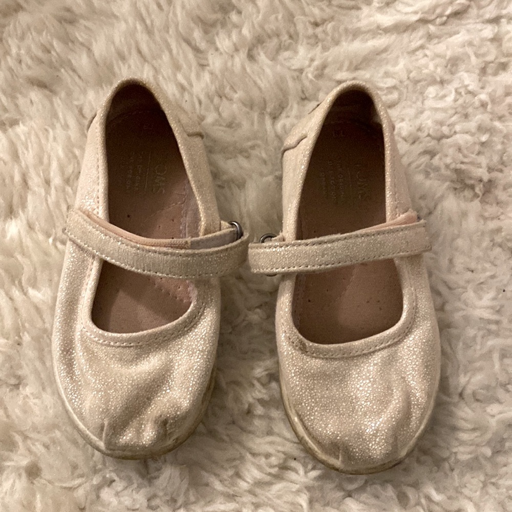 Toms Mary Janes girls velcro shoe size 8